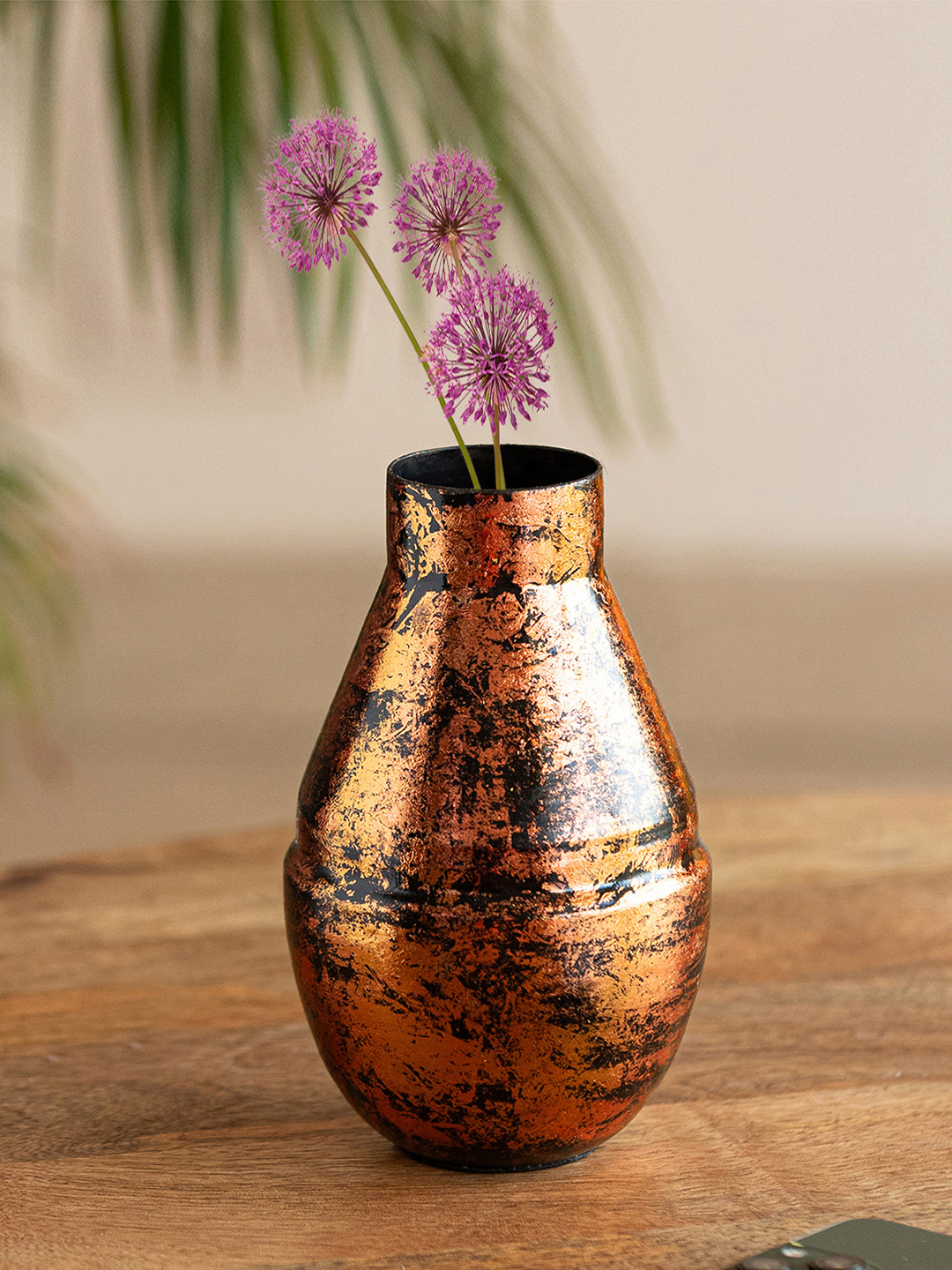 ExclusiveLane Black & Beige Painted Copper Ore Vase