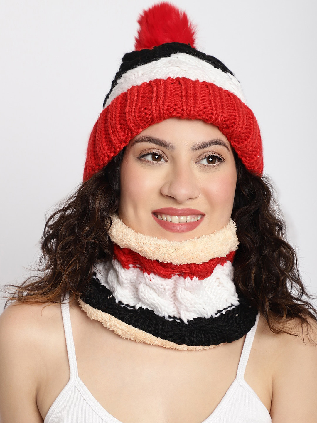 ELLIS Women Colourblocked Beanie and Neck Cover