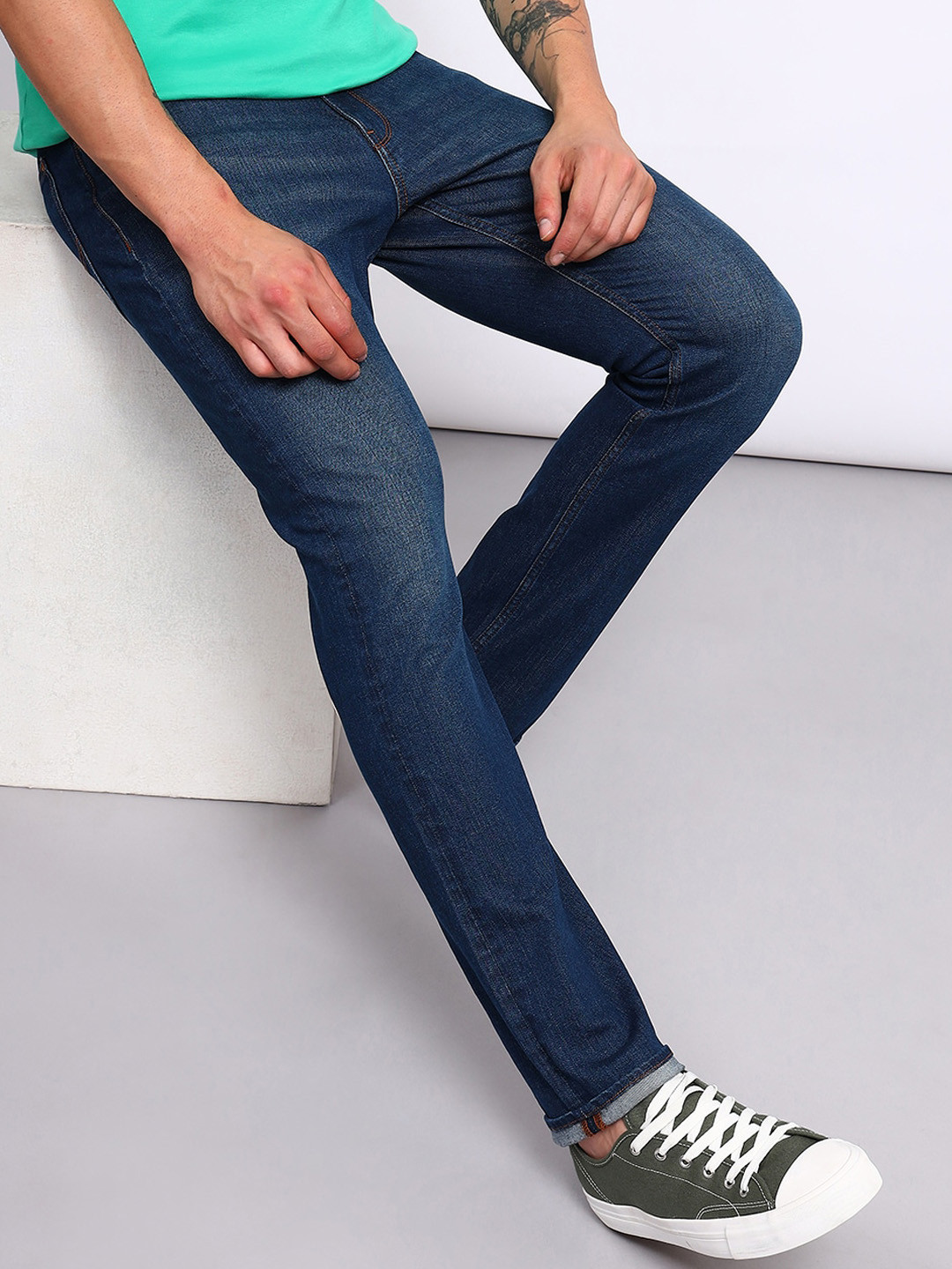 Lee Men Mid Rise Rodeo Clean Look Light Fade Stretchable Jeans