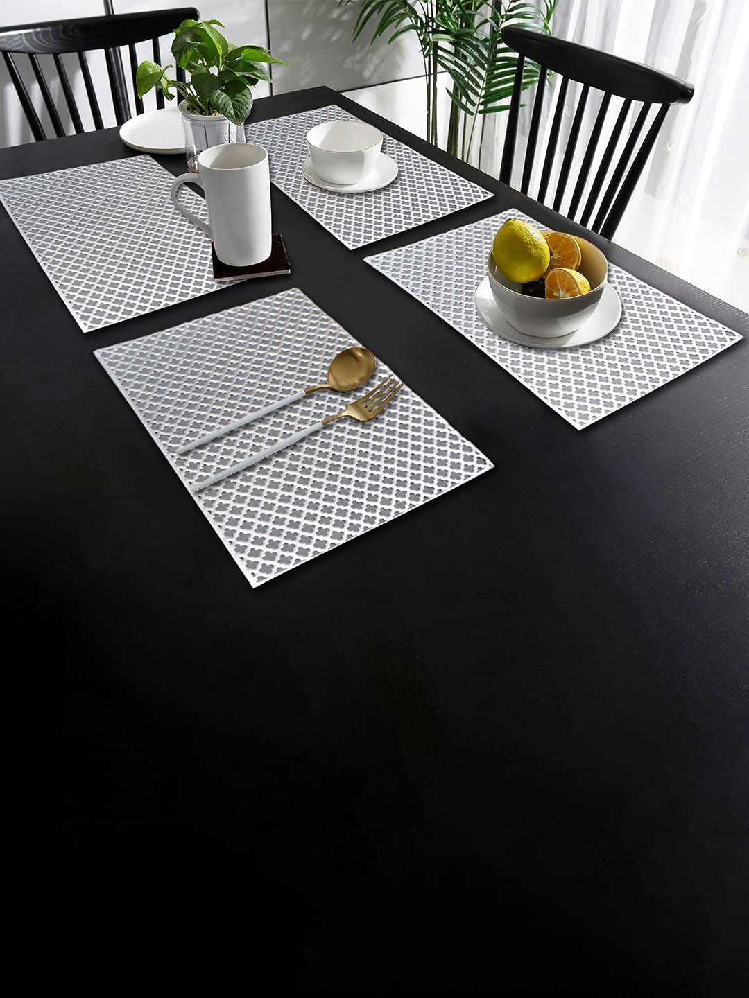 Dakshya Industries Silver Toned 4 Pieces Rectangle Table Placemat