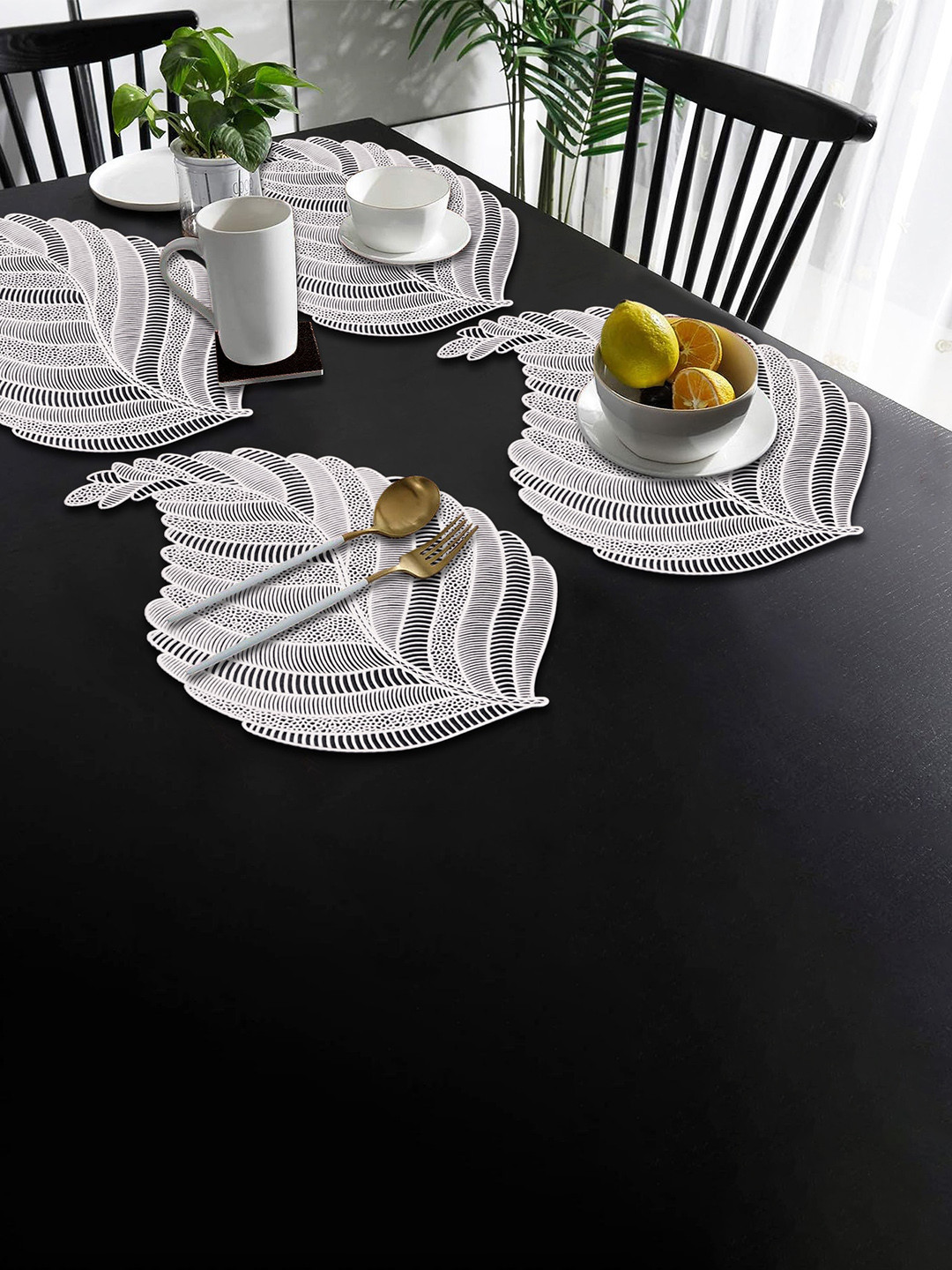 Dakshya Industries Silver Toned 4 Pieces Textured Leaf Shape Table Placemats