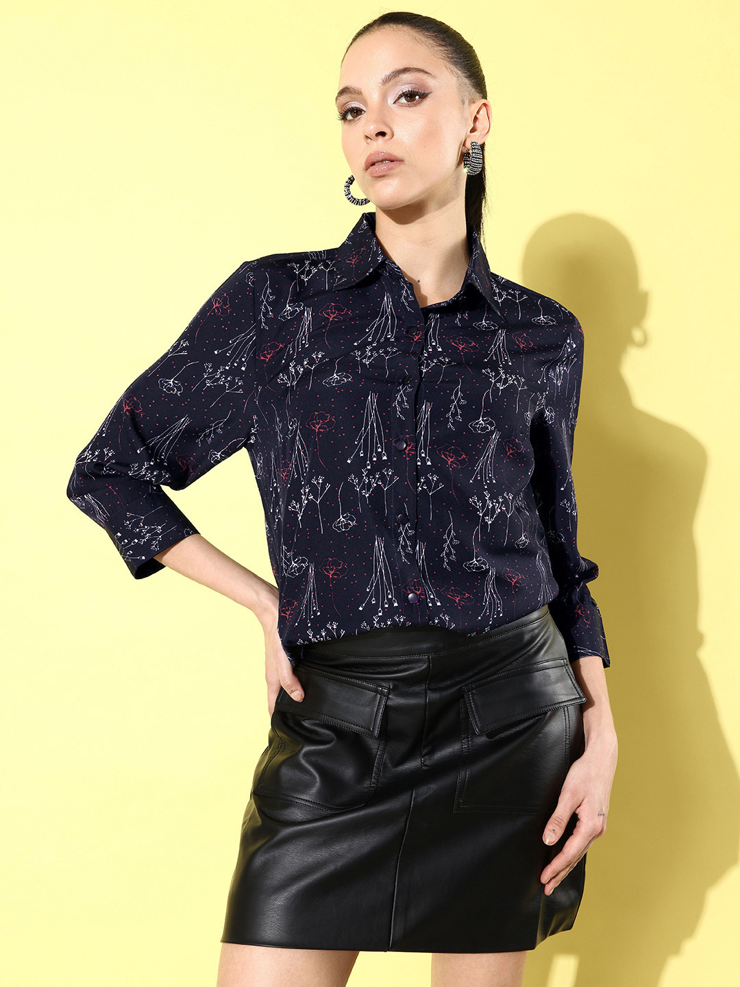ANVI Be Yourself Smart Floral Printed Spread Collar Tailored Fit Crepe Casual Shirt