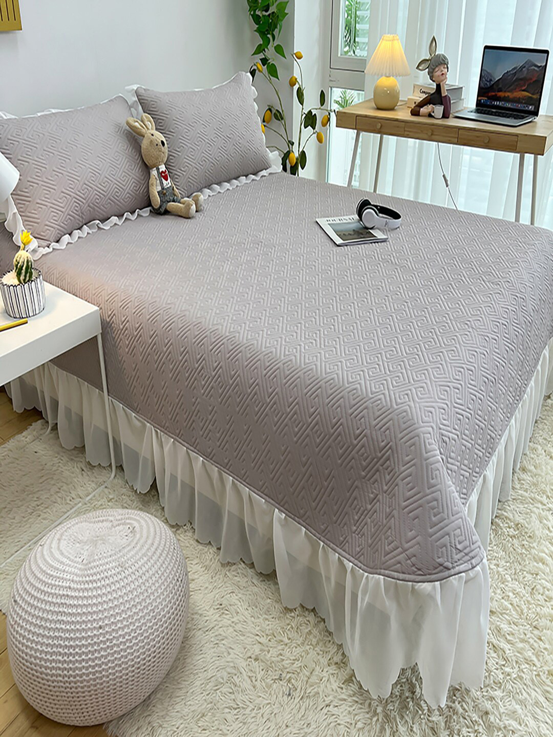 JC HOME Grey  White Printed Single Bed Cover With Pillow Covers