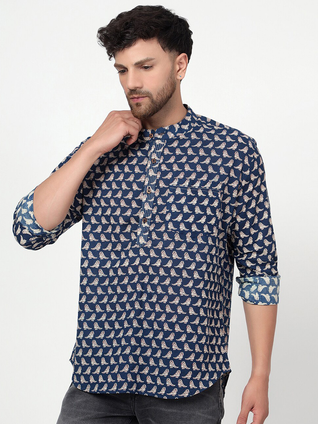 Spring Soul Men Blue Comfort Fit Conversational Printed Casual Shirt