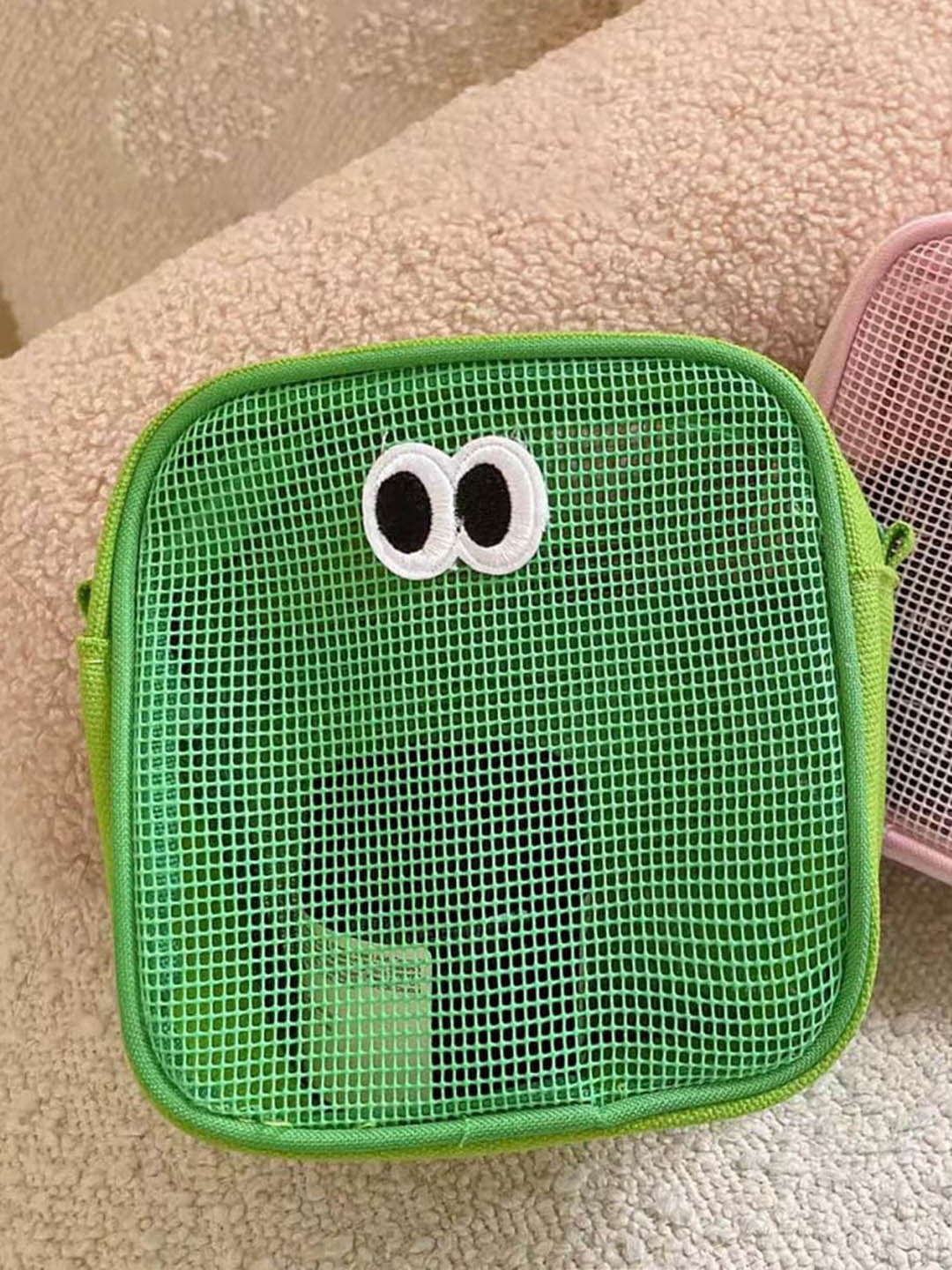 HOUSE OF QUIRK Green Textured Mesh Travel Makeup Organiser