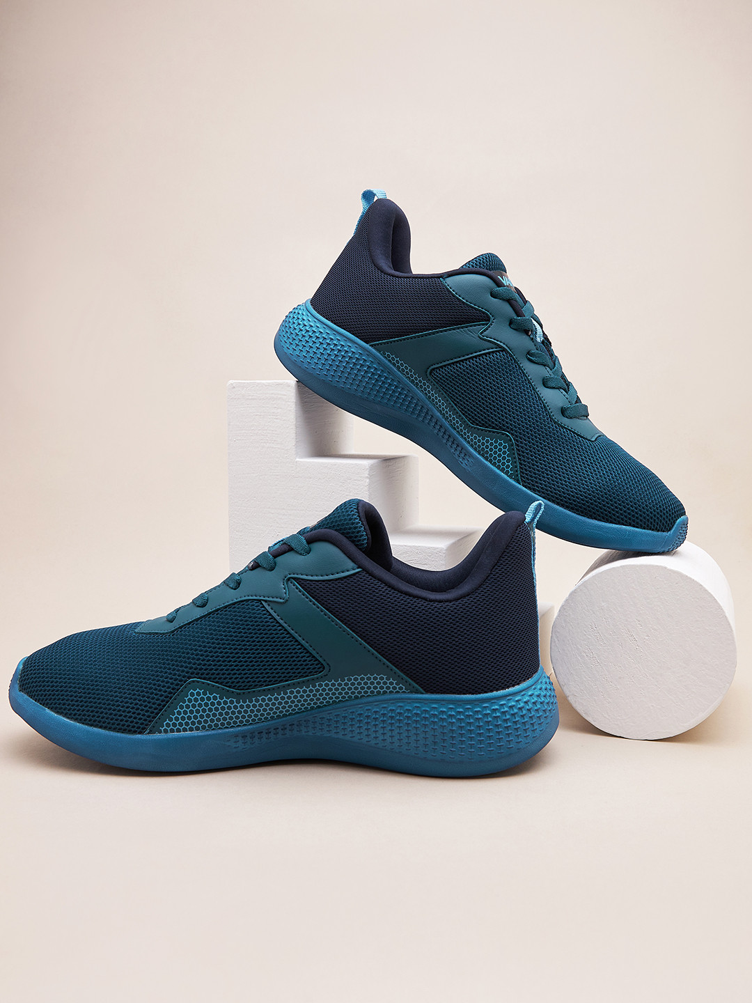 Avant Men Mesh Glide Walking Lace-Up Shoes