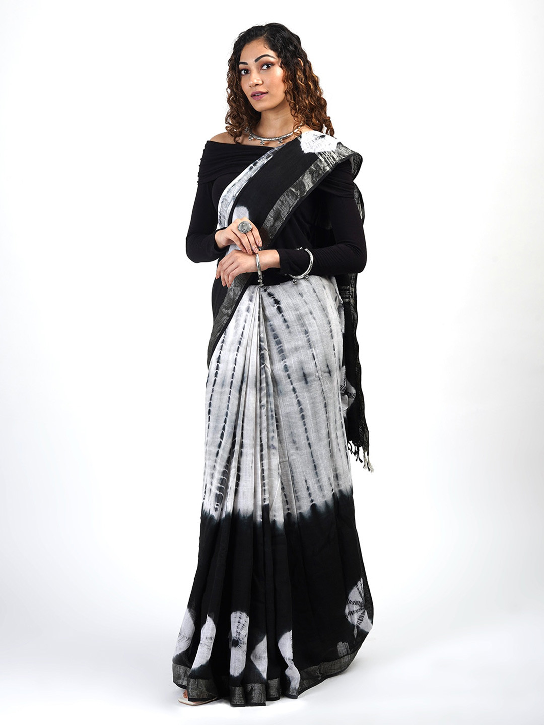 TEEJH Tie and Dye Printed Zari Detail Saree