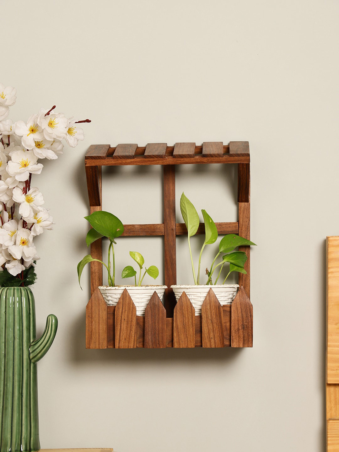 VarEesha Flora Brown Wooden Hut Planter