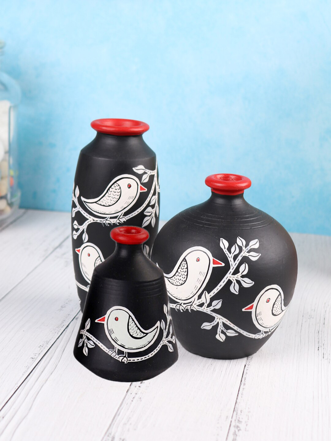 VarEesha Chiraiya 3-Pcs Black & White Bird Printed Terracotta Vases