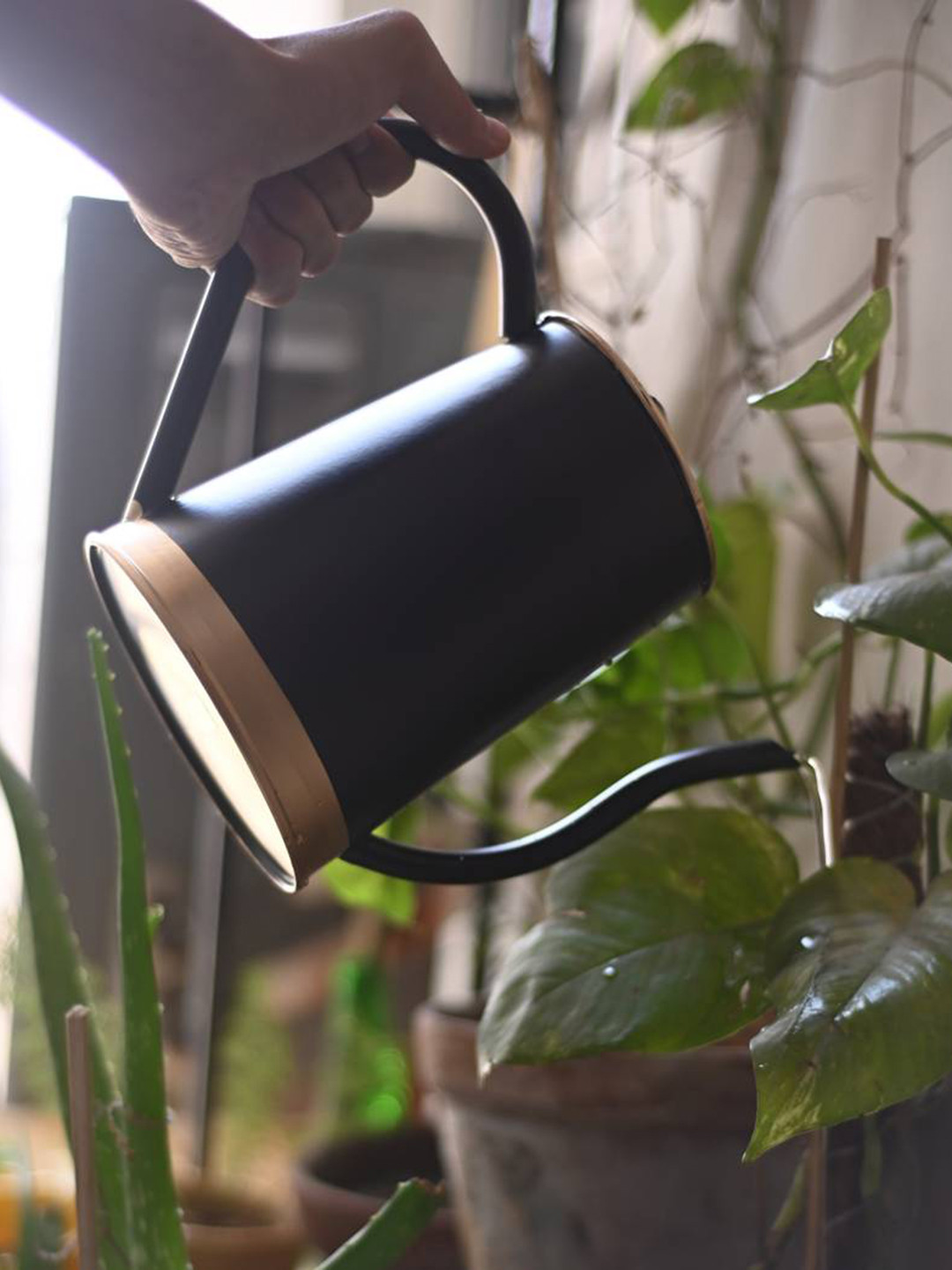 ecofynd Black Metal Watering Can 1.5 L