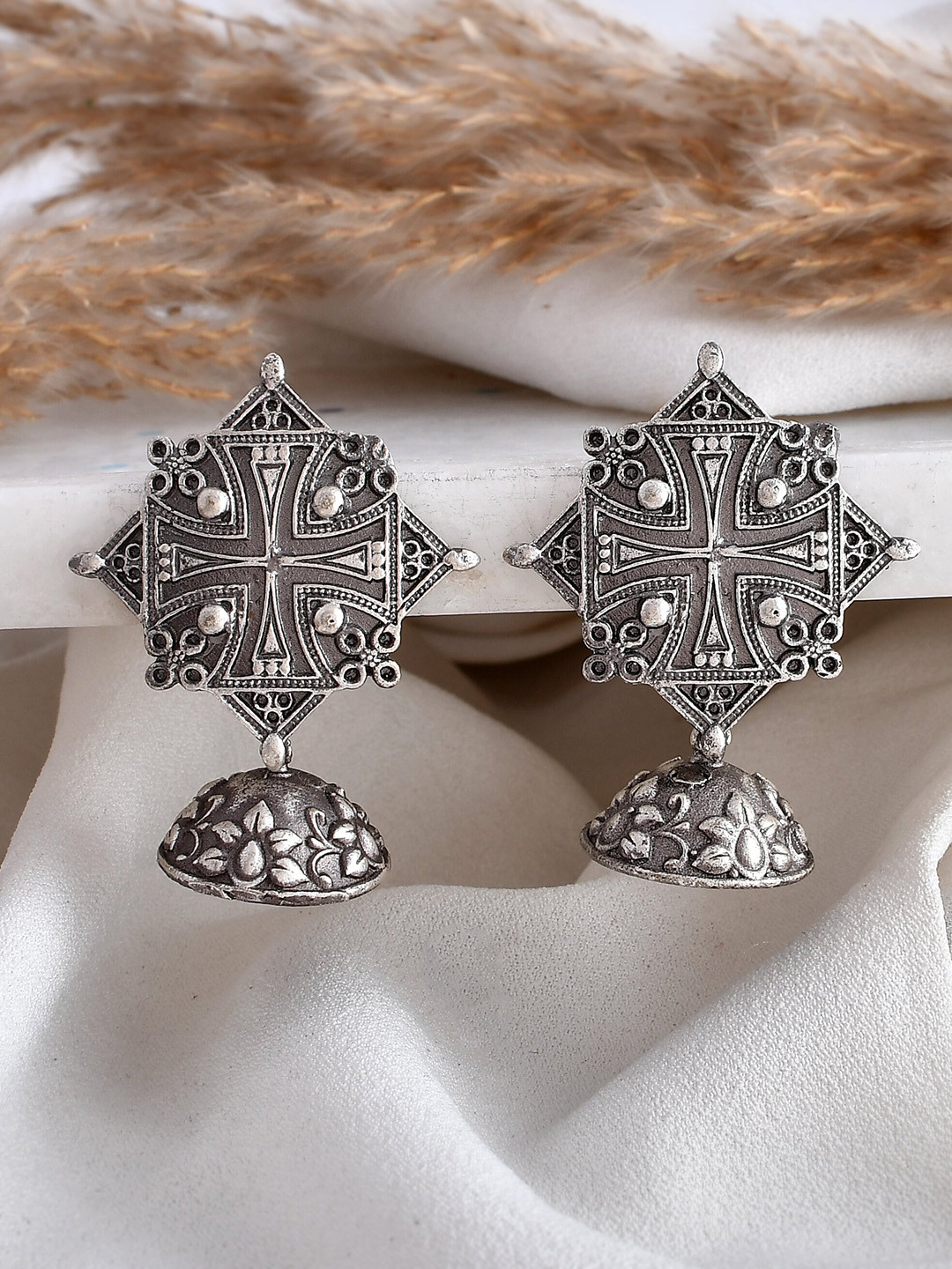 DASTOOR Silver-Plated Oxodise Contemporary Jhumkas