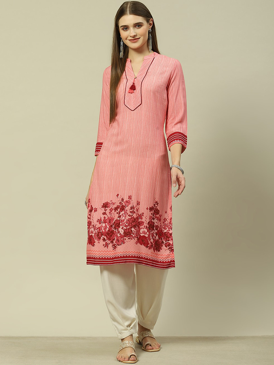 Rangriti Embroidered Sequinned Straight Kurta