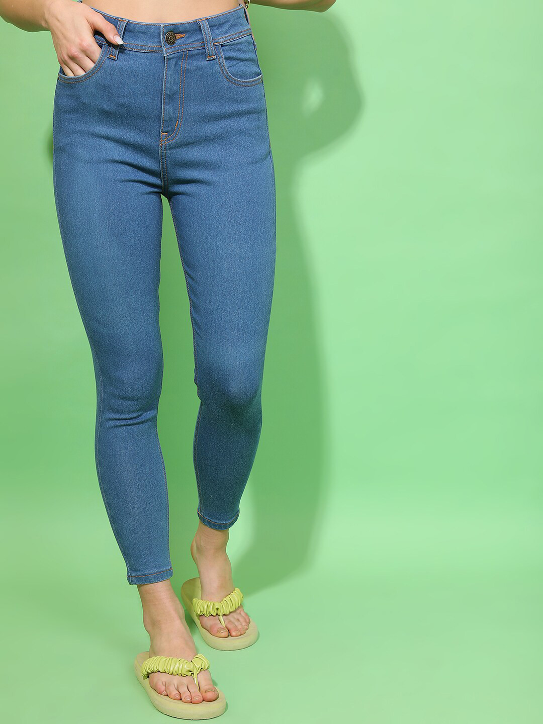 Tokyo Talkies Women Blue Skinny Fit Mid-Raise Clean Look Cropped Jeans