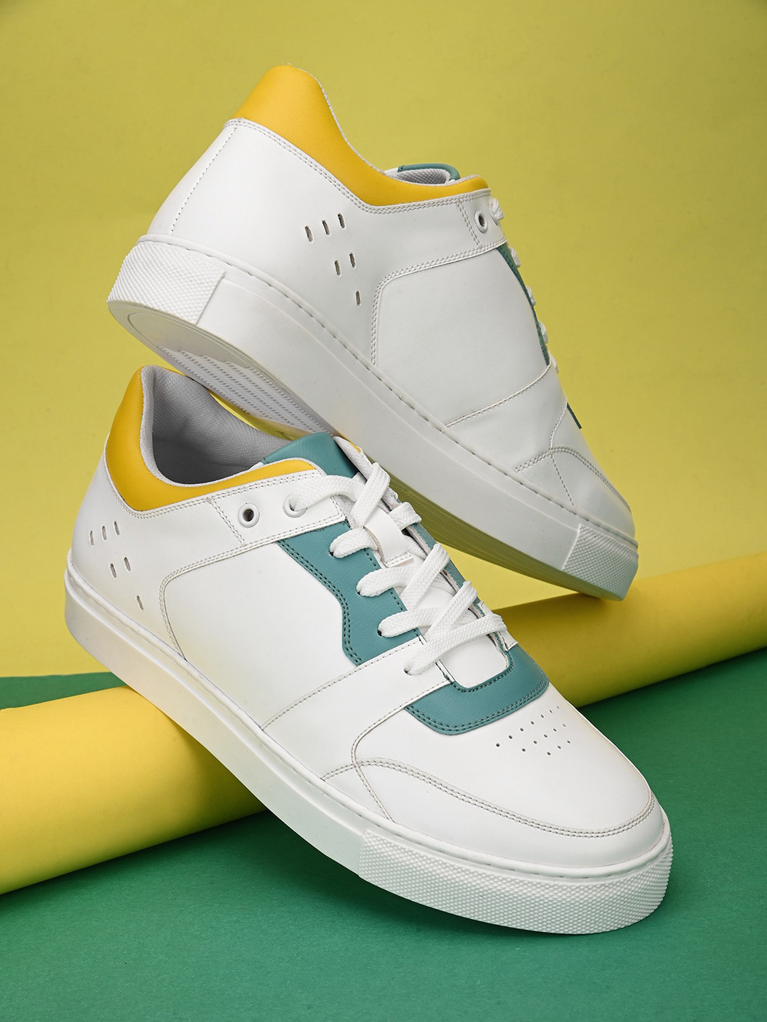 HRX by Hrithik Roshan Men White & Green Skate Street Colourblocked Lightweight Sneakers