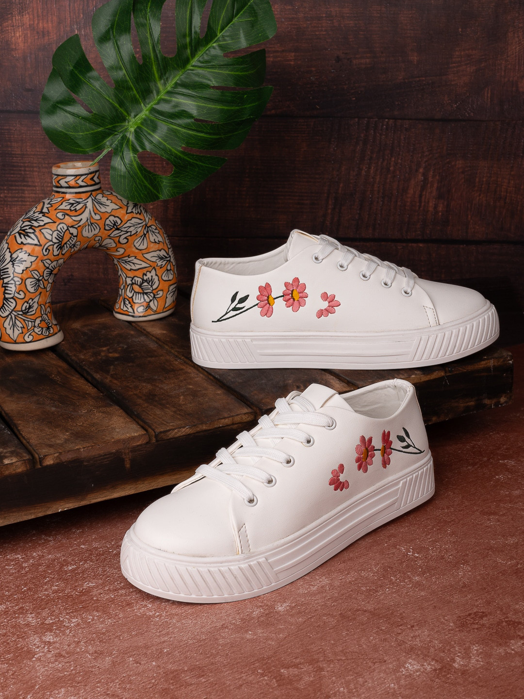 DressBerry White Floral Printed Lightweight Casual Sneakers