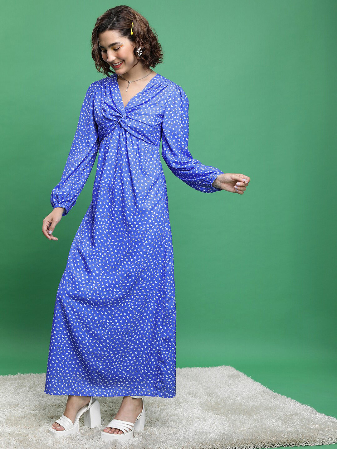 Tokyo Talkies Blue & White Floral Printed V-Neck Maxi Dress