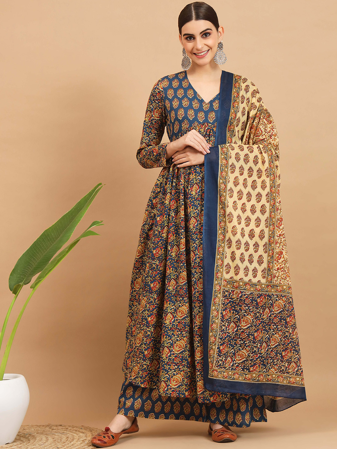 Vbuyz Ethnic Motifs Printed Empire Kurta & Palazzos With Dupatta