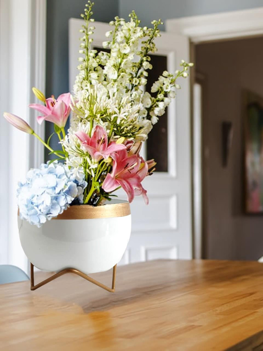 ecofynd White Metal Planter With Stand