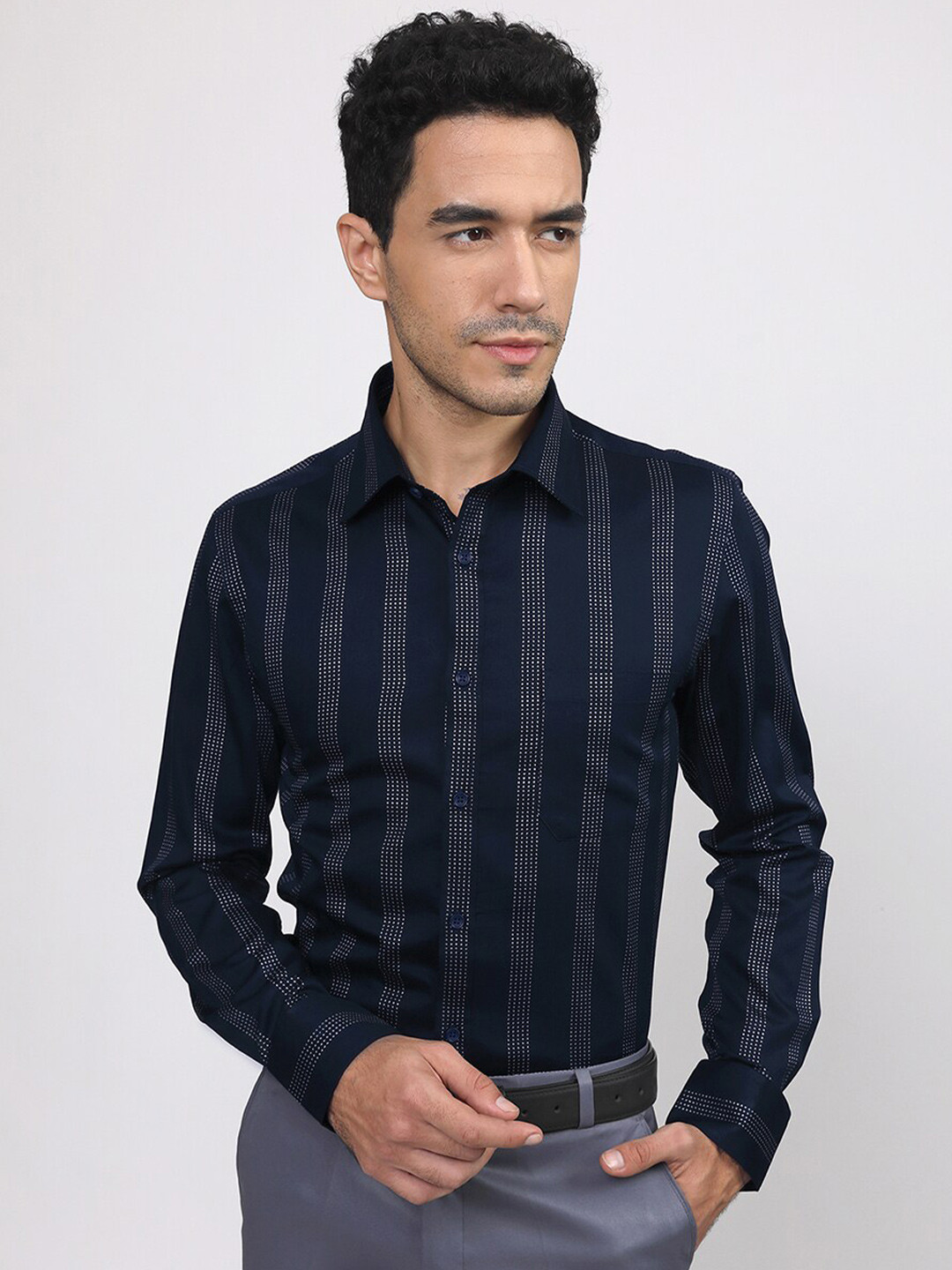 LOUIS STITCH Vertical Stripes Comfort Regular Fit Cotton Formal Shirt