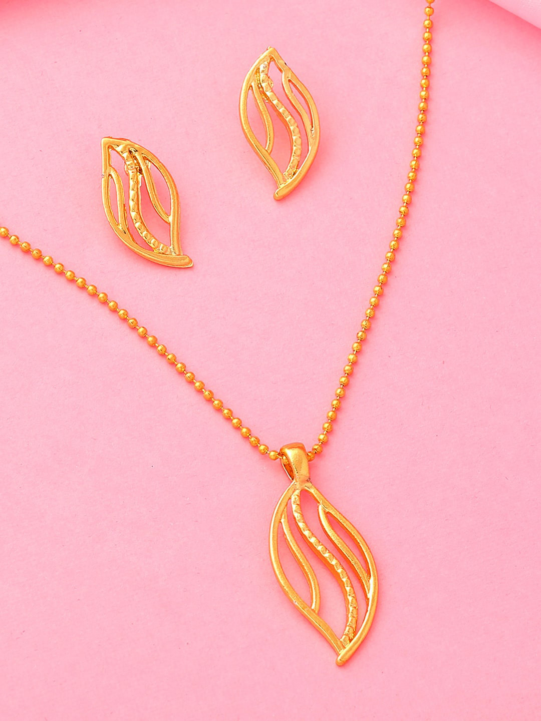 Estele Gold Plated Leaf Designer Necklace Set