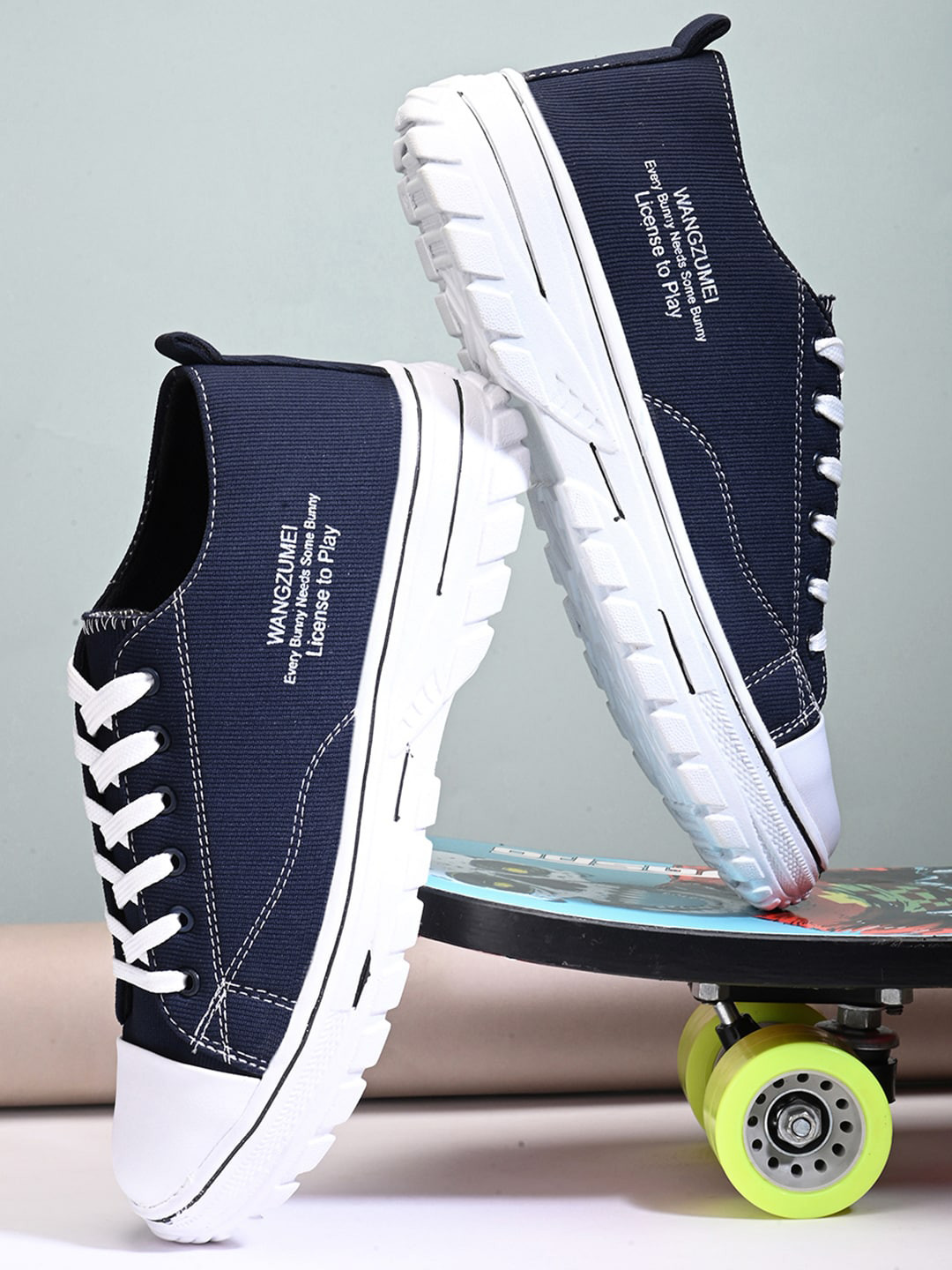 AMICO Men Blue Lace-Up Lightweight Canvas Sneakers