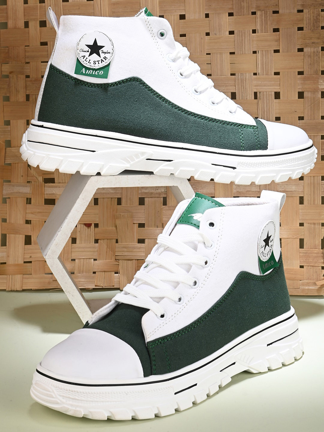 AMICO Men White & Green Colourblocked Lightweight Canvas Lace-Up Sneakers