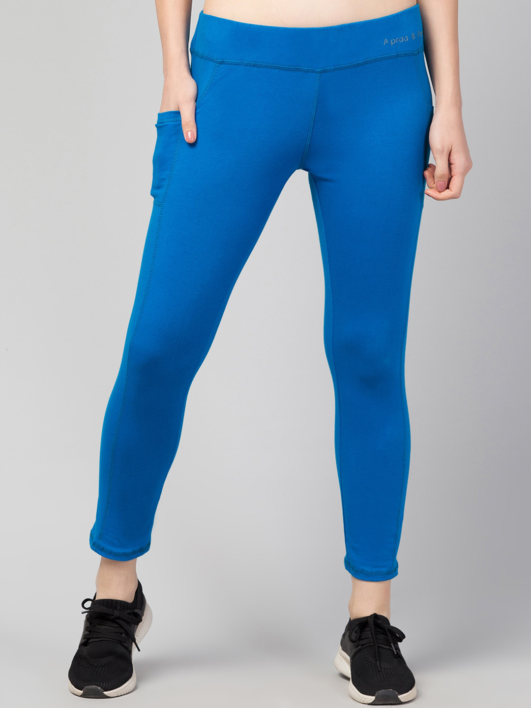 Apraa & Parma Women Slim Fit Pocket Detail Sports Tights