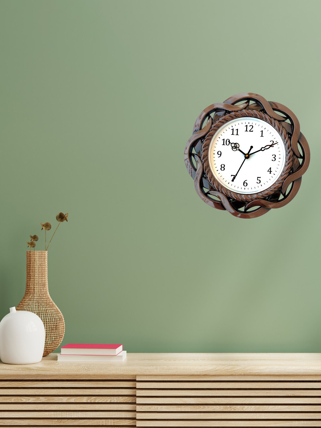 Grabbasket Brown & White Printed Round Shaped Contemporary Analog Wall Clock