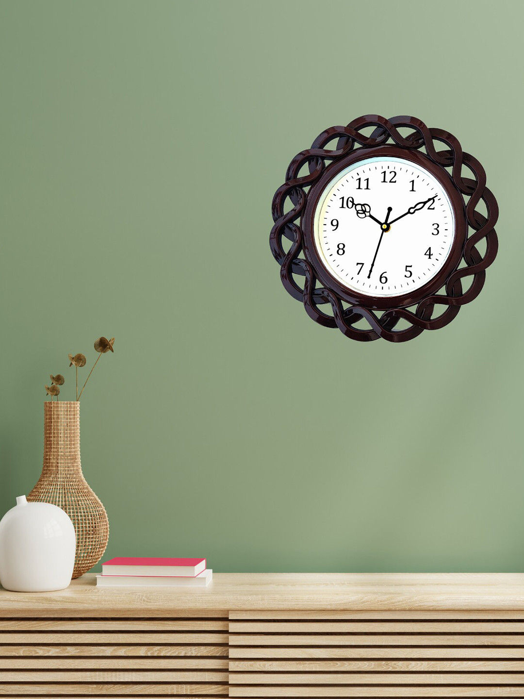 Grabbasket Black & White Printed Round Shaped Contemporary Wall Clock