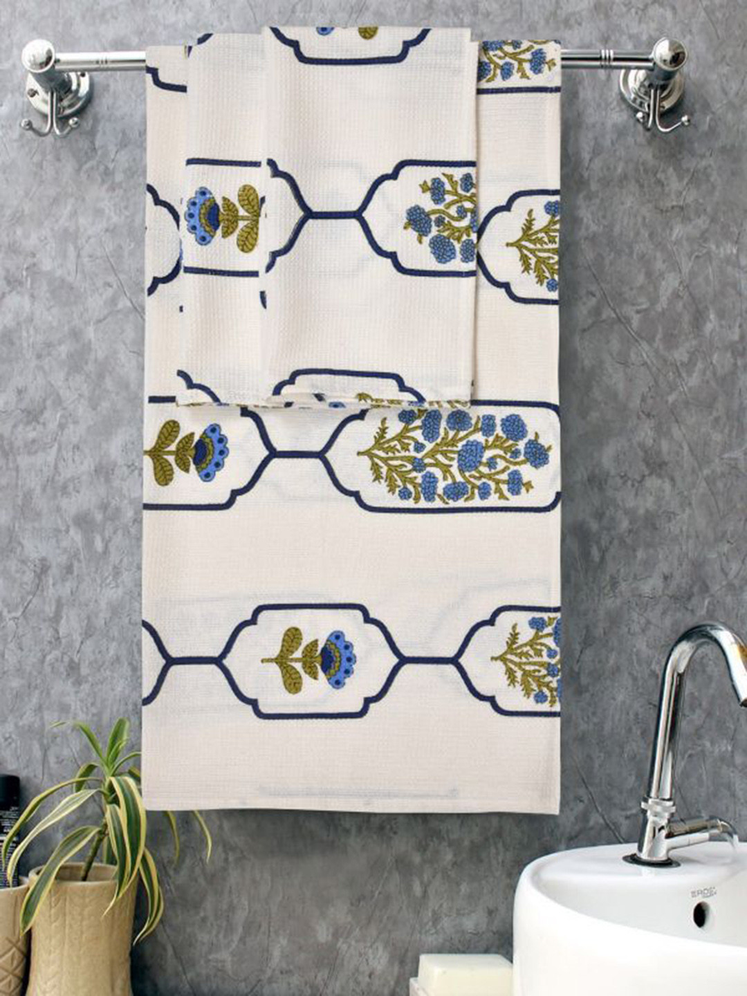 MAFATLAL 3 Pcs White & Blue Ethnic Motifs 210 GSM Pure Cotton Super Absorbent Towel Set