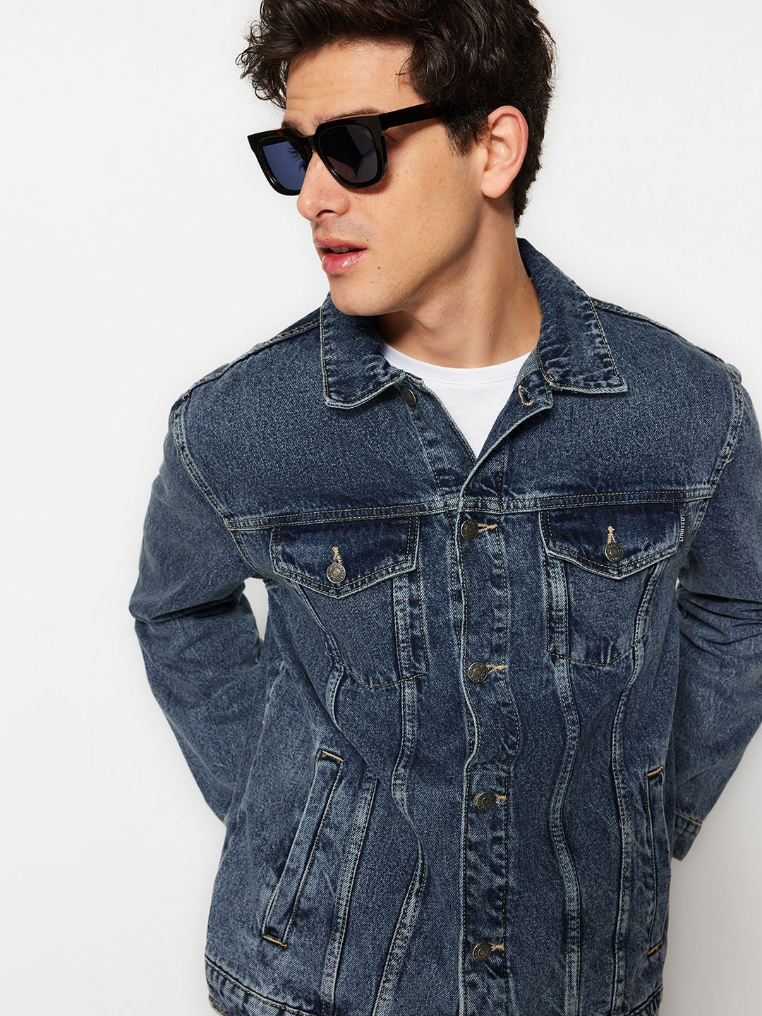 Trendyol Spread Collar Long Sleeves Washed Denim Jacket