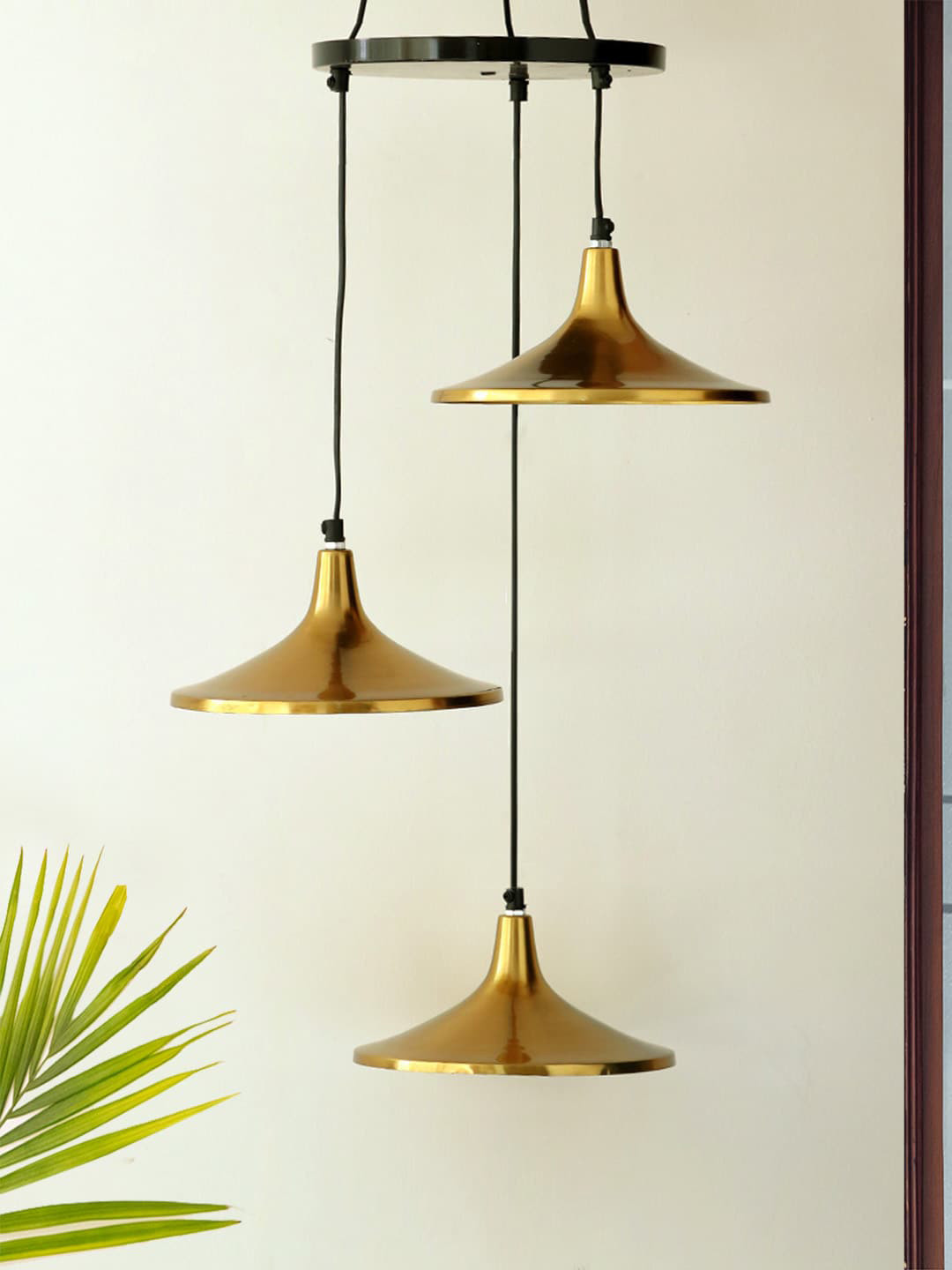 ExclusiveLane Golden Chandelier With Hanging Lamp Shades