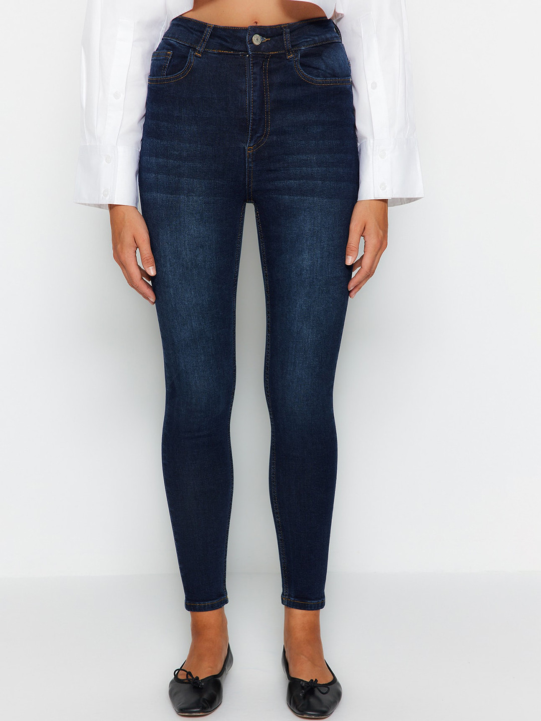 Trendyol Women Mid-Rise Clean Look Light Fade Stretchable Cropped Jean