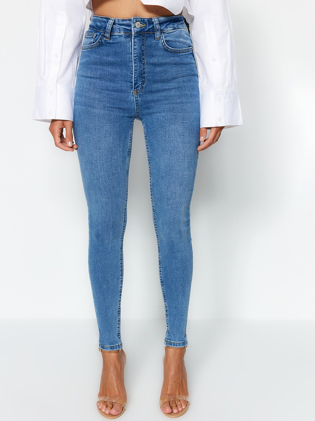 Trendyol Women Mid-Rise Light Fade Clean Look Cotton Cropped Jeans