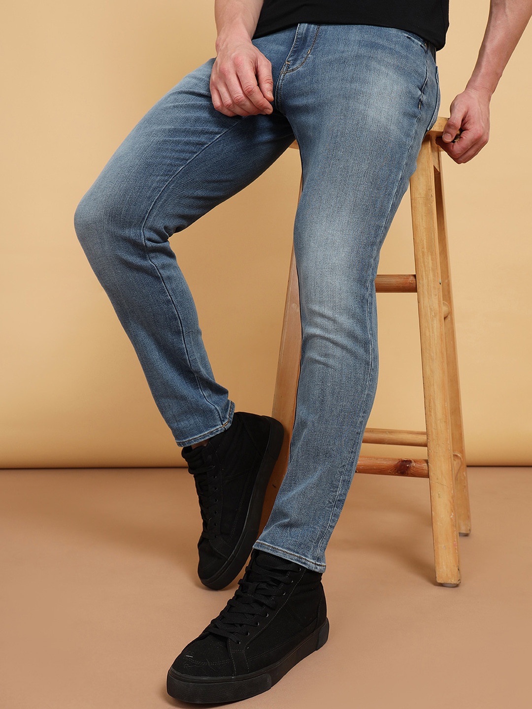 Wrangler Men Tapered Fit Clean Look Light Fade Stretchable Jeans