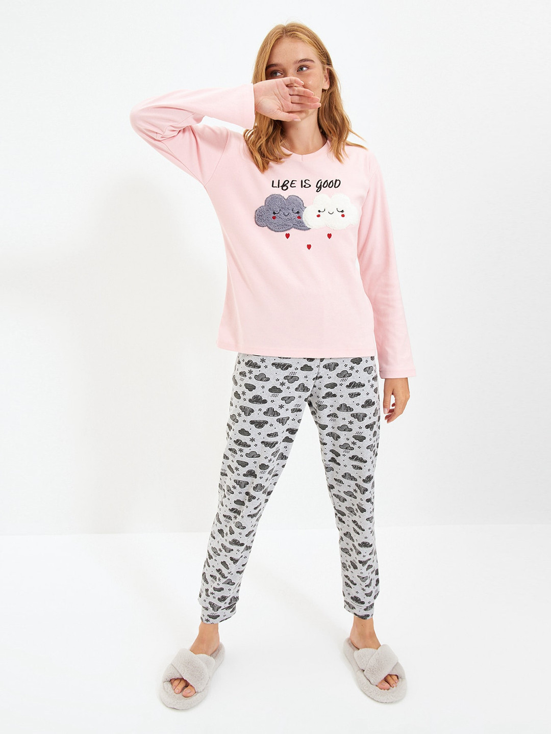 Trendyol Conversational Printed V-Neck Long Sleeves Fuzzy Textured T-shirt & Pyjamas