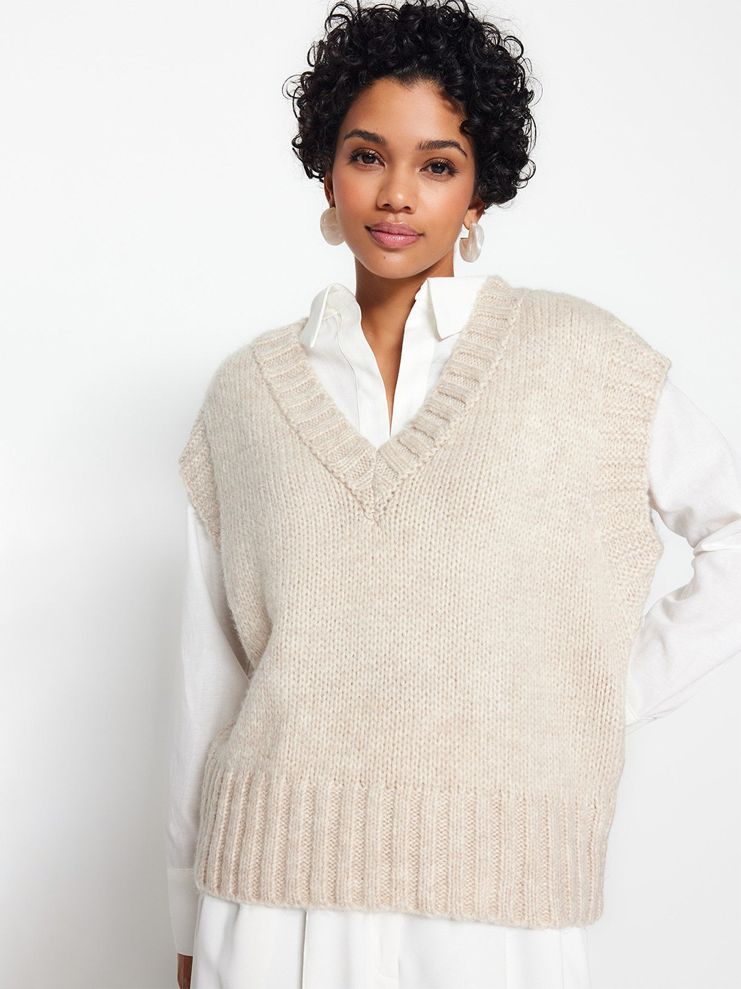 Trendyol Ribbed V-Neck Sleeveless Pullover Sweater