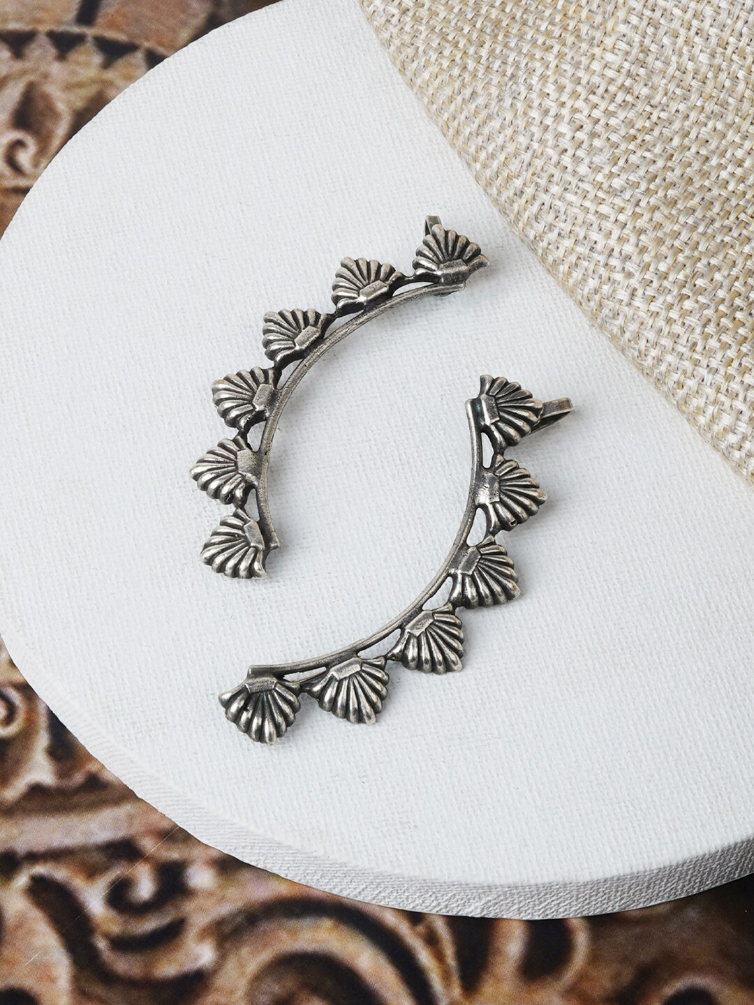 TEEJH Silver-Plated Oxidised Earcuff