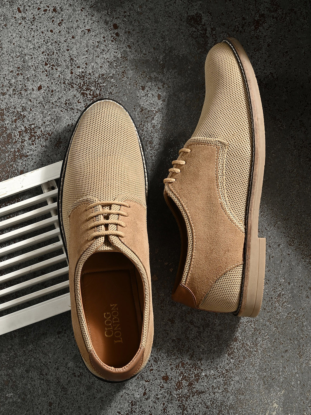 CLOG LONDON Men Textured Lace-Up Derbys