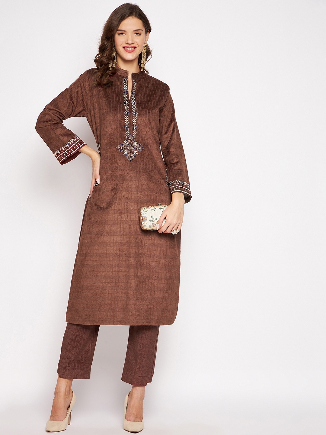 Zigo Winter Wear Floral Yoke Design Regular Thread Work Velvet Kurta With Trousers