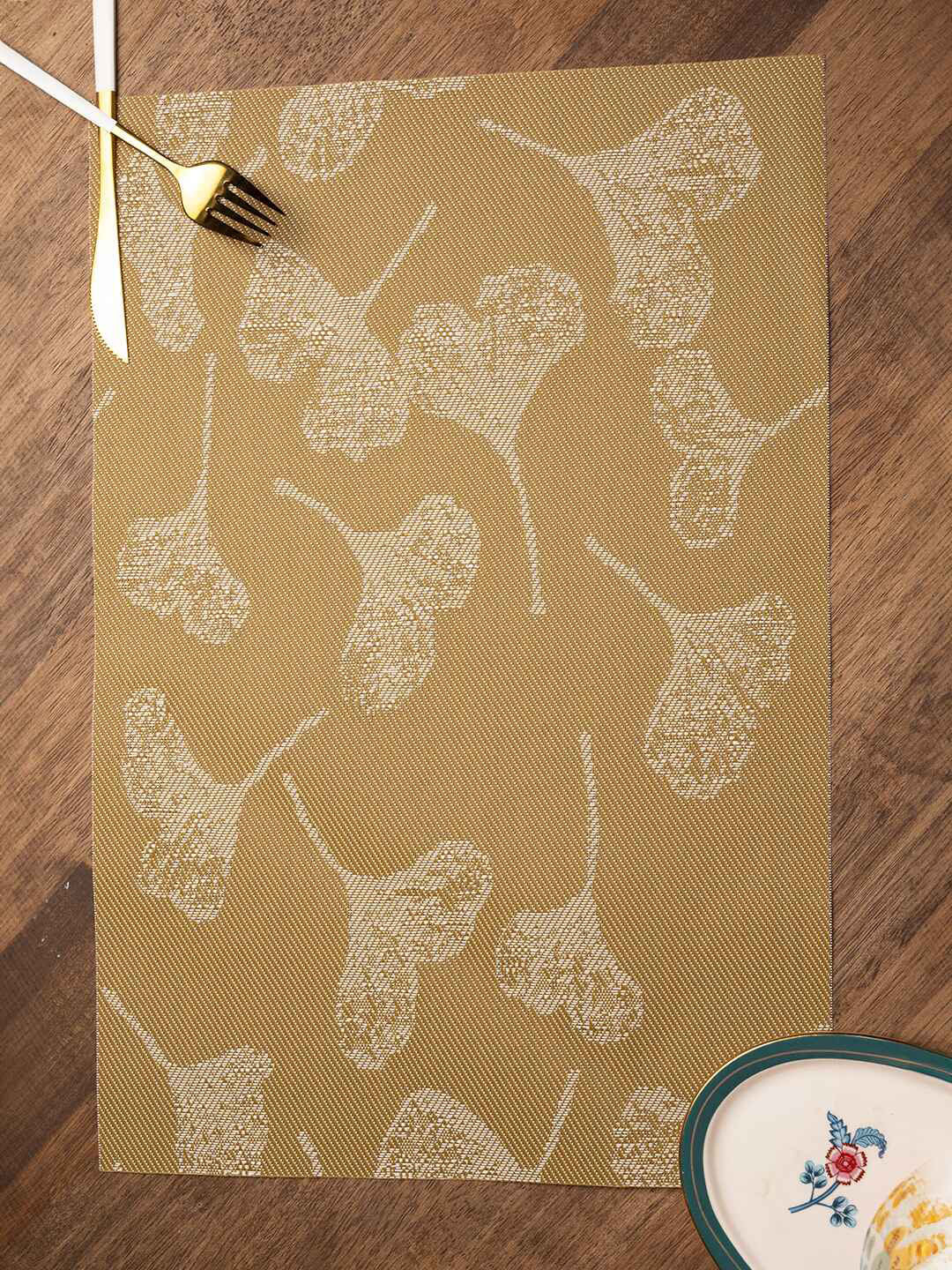 MARKET99 Beige 4 Pieces Floral Pattern Table Placemats