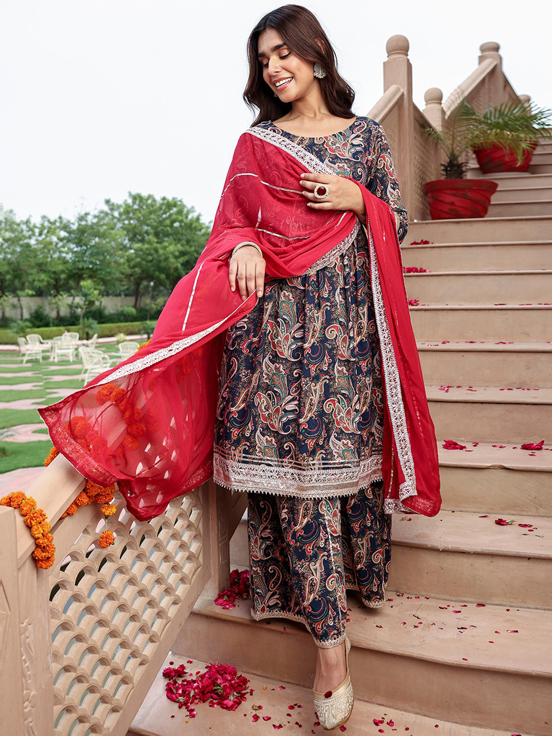 Janasya Paisley Printed Boat Neck Gotta Patti Pure Cotton A-Line Kurta Set