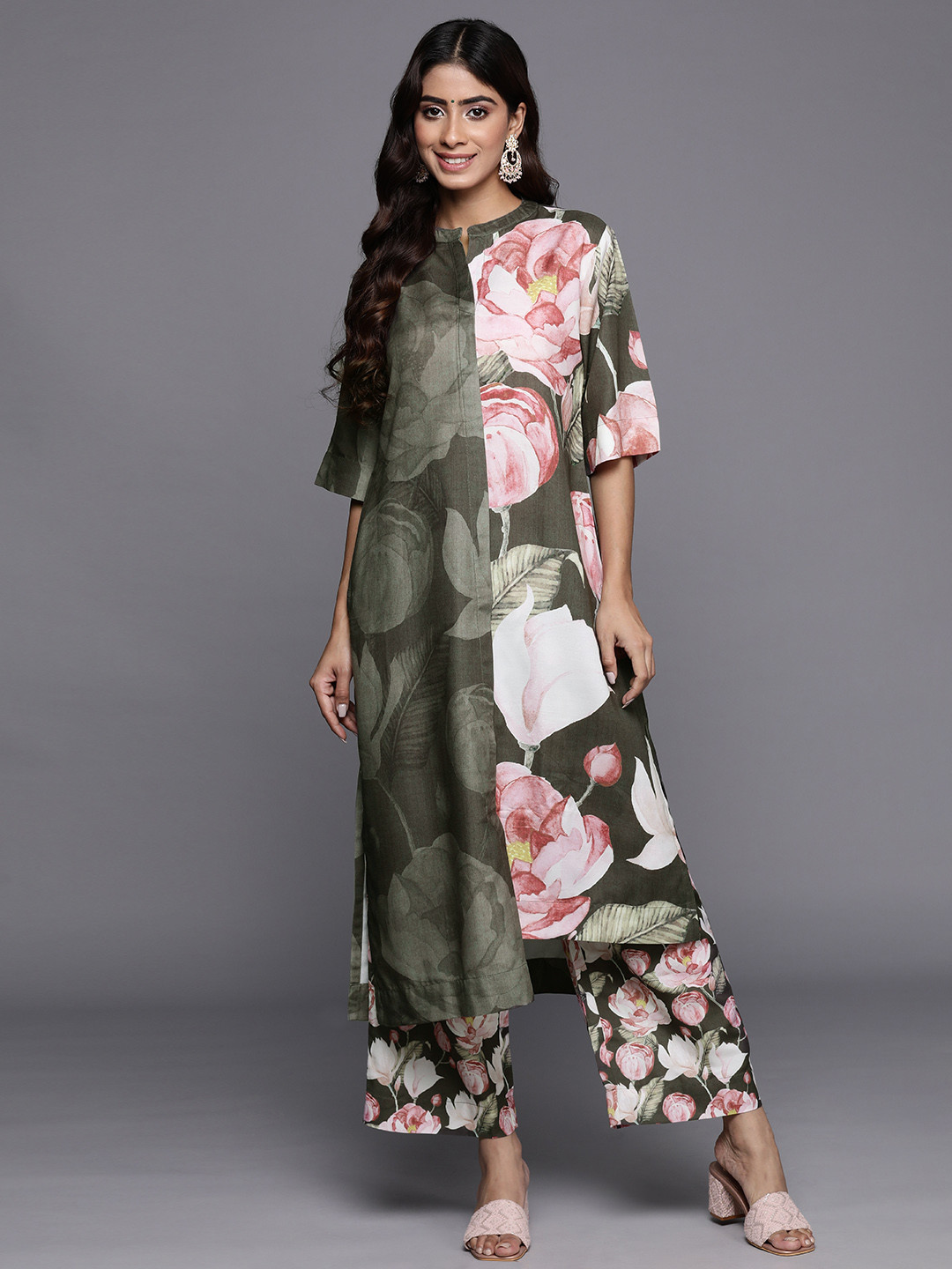 Varanga Women Floral Printed Asymmetric Hem Straight Woolen Kurta with Printed Bottom