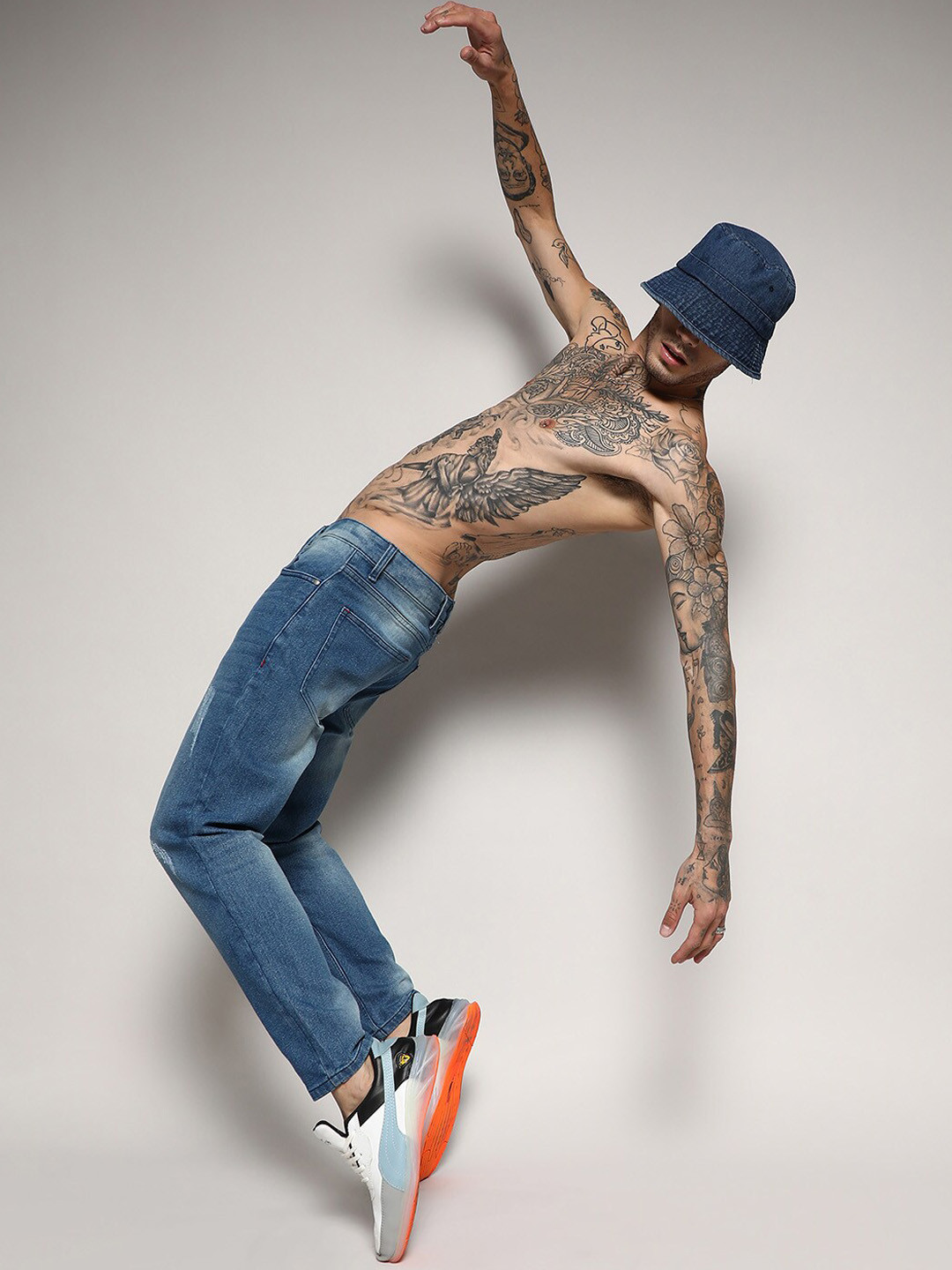 CAHOOT Men Smart Slim Fit Low Distress Light Fade Non Stretchable Jeans