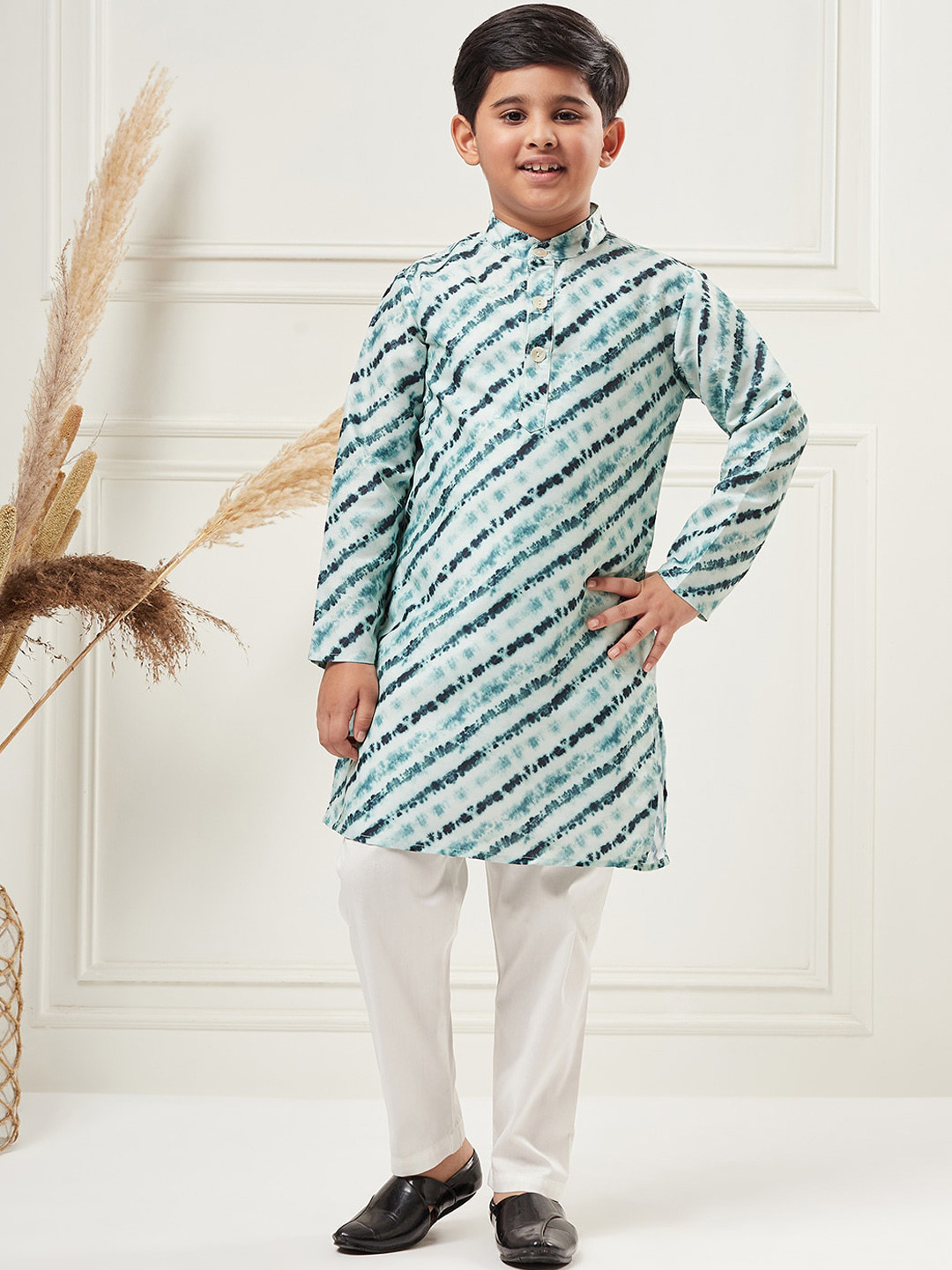 Stylo Bug Boys Dyed Band Collar Regular Kurta With Trousers