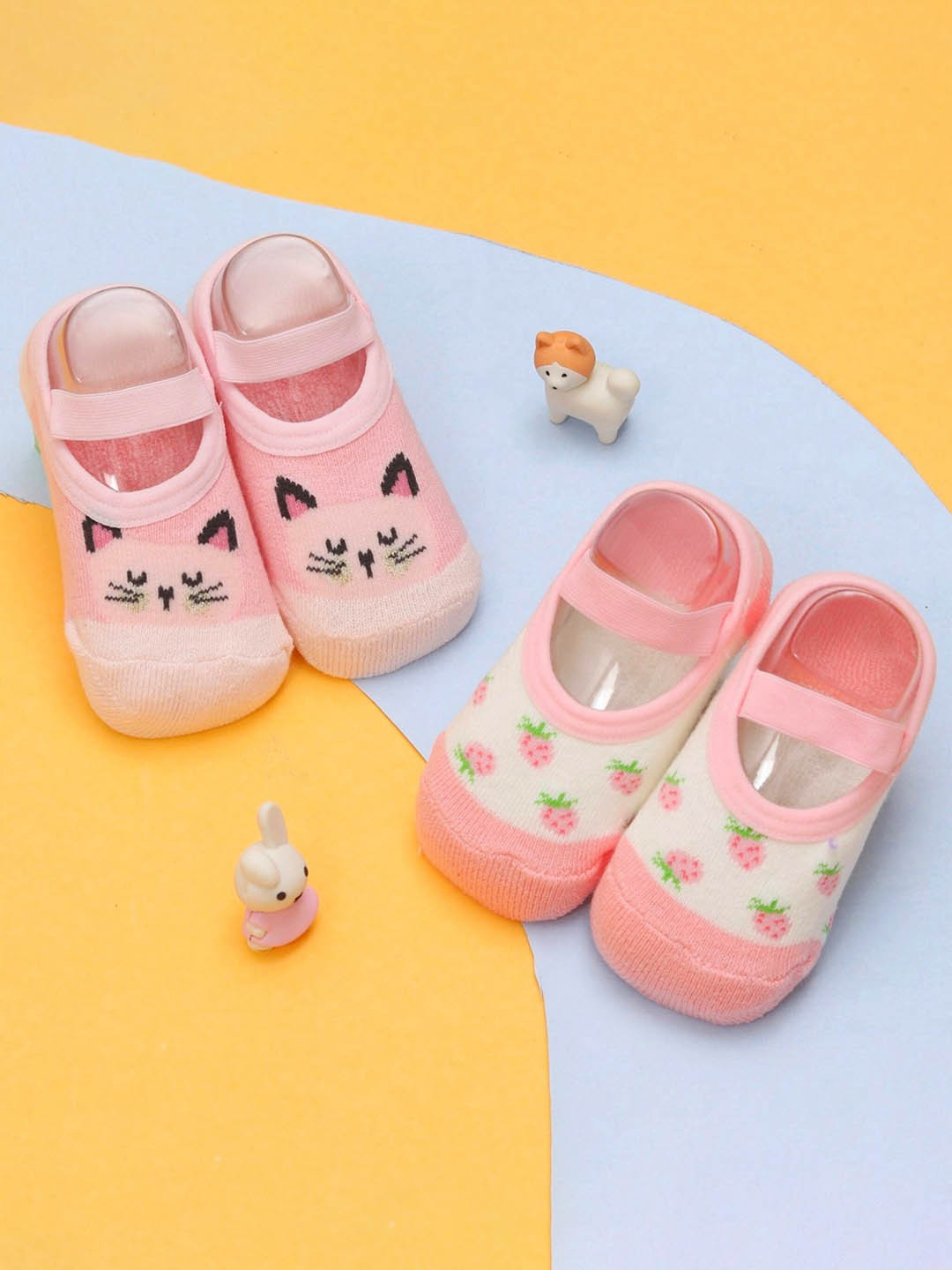 Yellow Bee Infant Girls Pack Of 2 Kitty & Strawberry Printed Cotton Socks