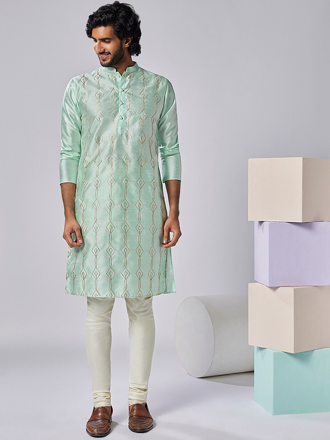KISAH Green Geometric Embroidered Mandarin Collar Regular Flared Kurta