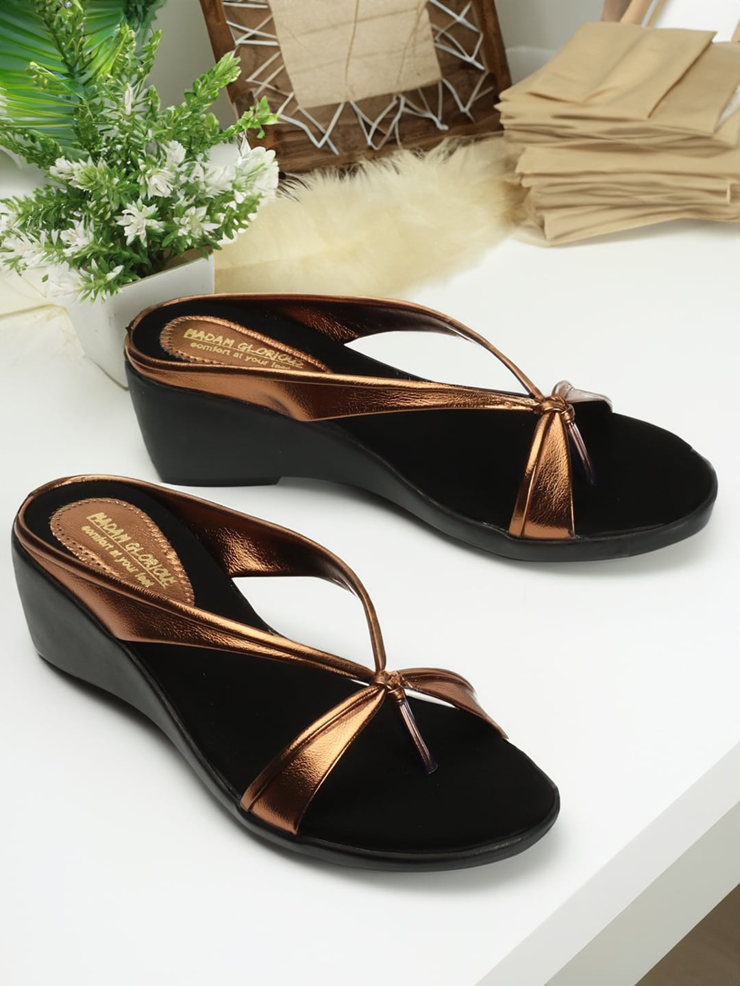 madam glorious Textured Open Toe Comfort Heels