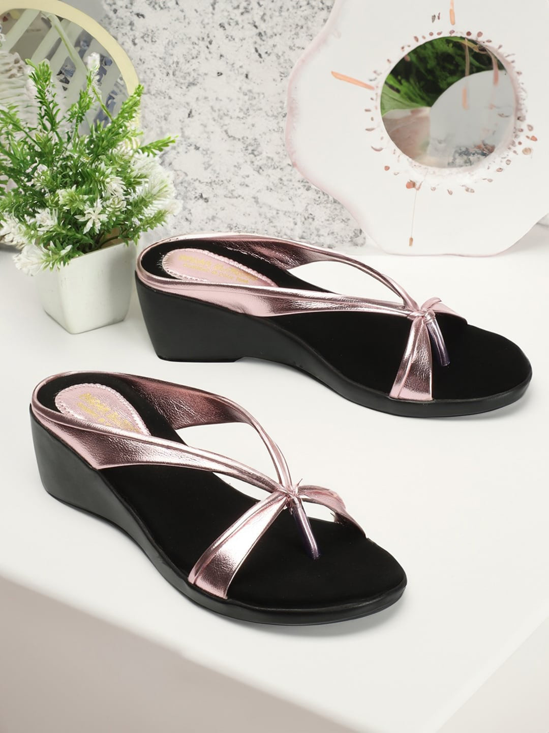 madam glorious Textured Open Toe Comfort Heels