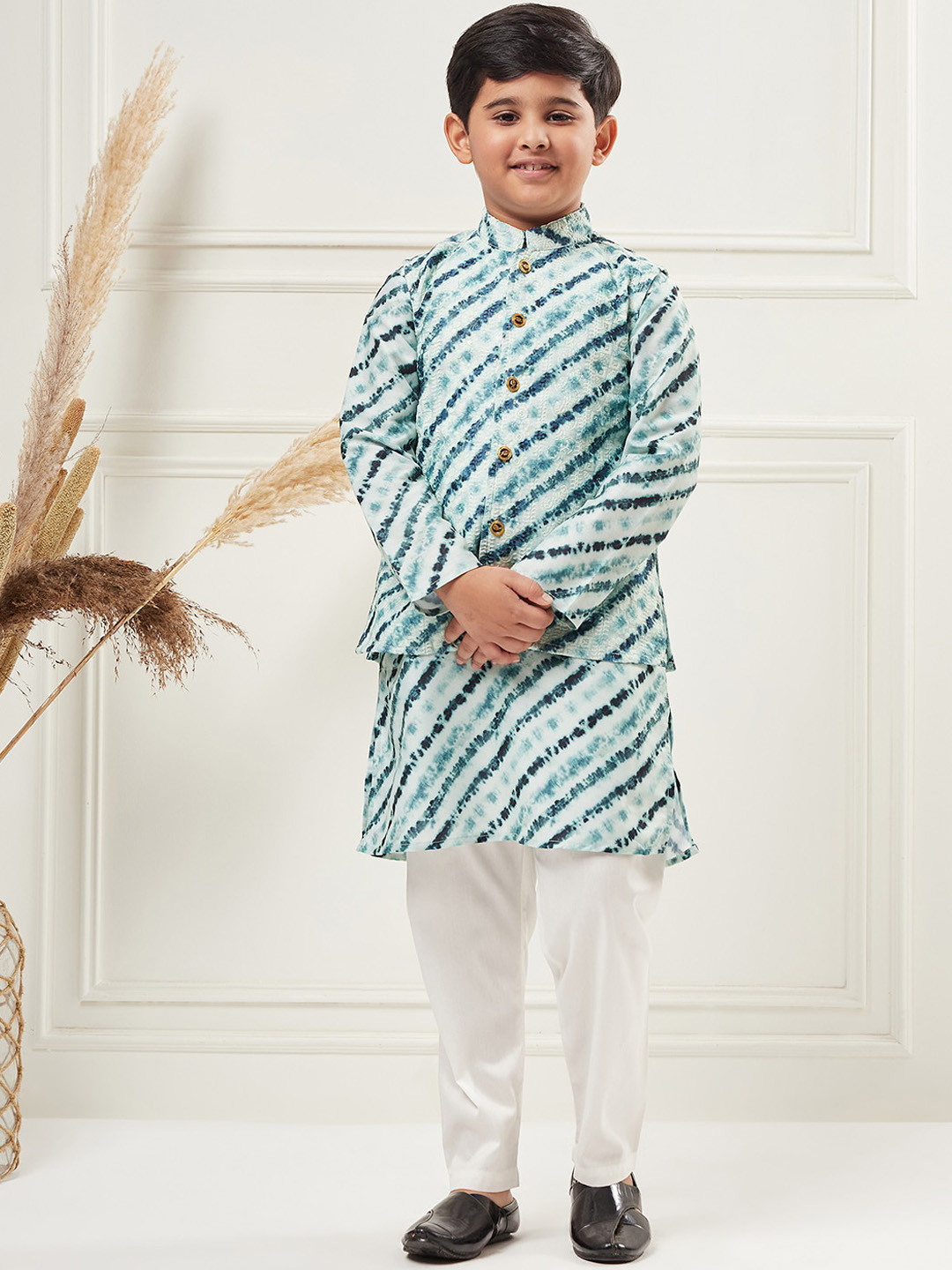 Stylo Bug Boys Dyed Regular Thread Work Kurta & Trousers With Nehru Jacket